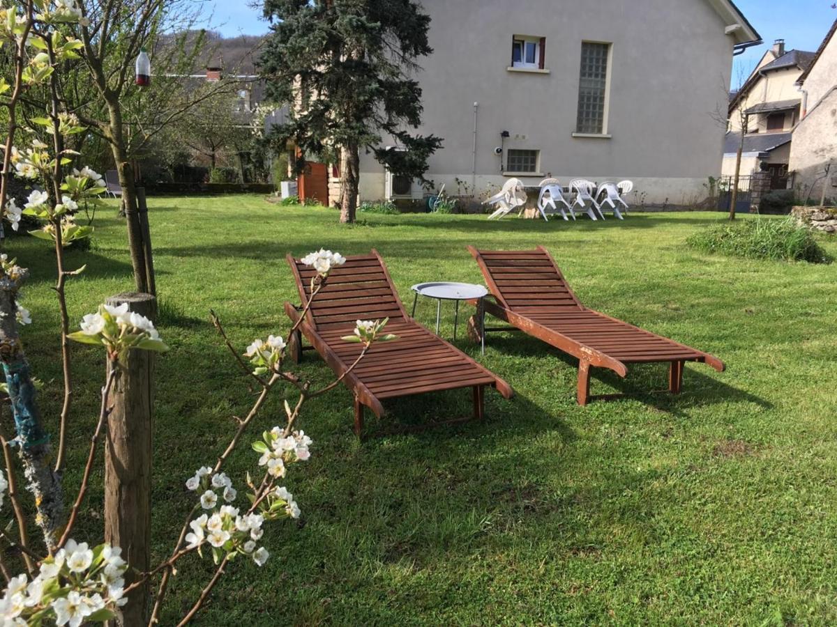 L'Oustal Bed & Breakfast Sainte-Eulalie-d'Olt ภายนอก รูปภาพ